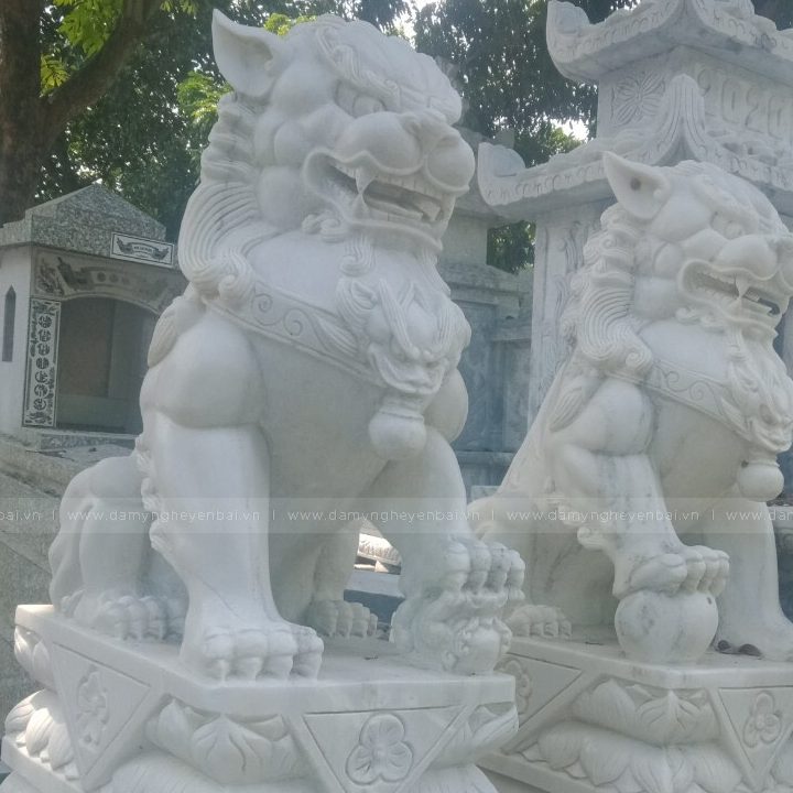 Sư tử đá trắng Yên Bái — Yên Bái Stone