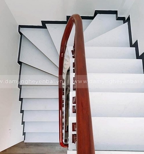 Cầu thang bằng đá giúp trang trí không gian đẹp hơn
