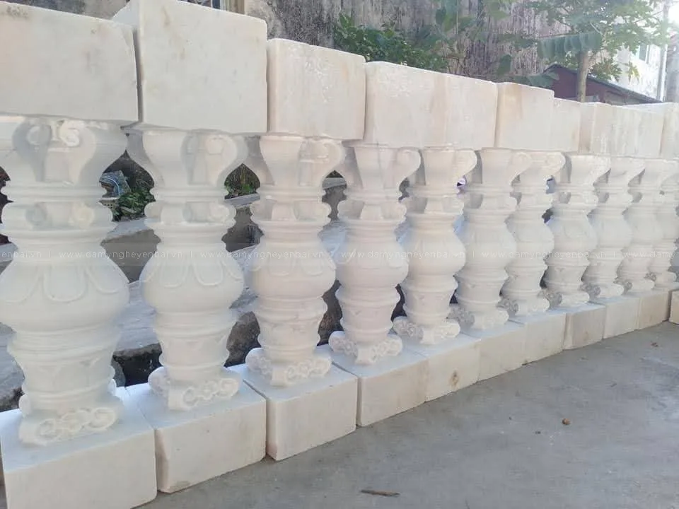 Con tiện đá trắng Yên Bái chạm khắc tỉ mỉ