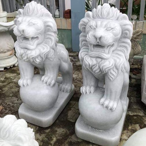 Tượng sư tử uy nghiêm, dũng mãnh
