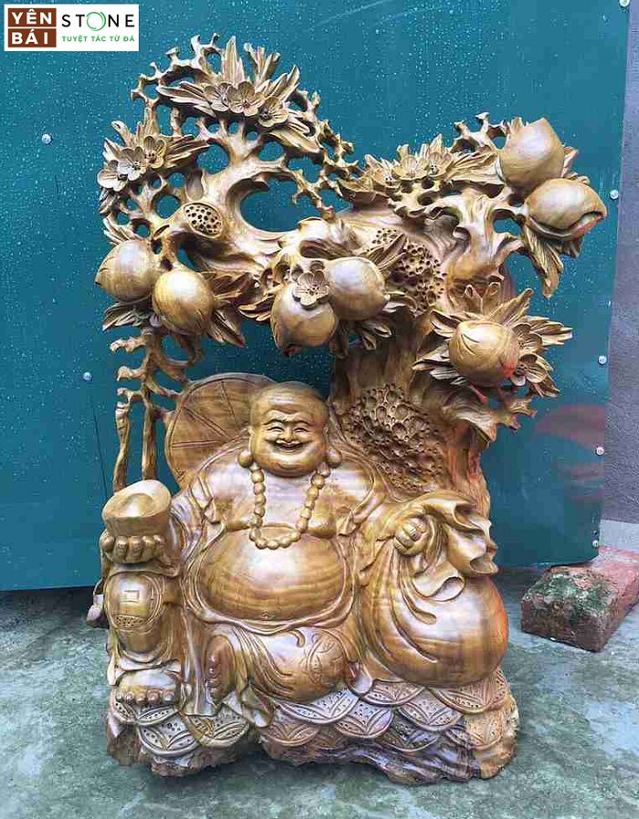 Thần thái của tượng di lặc ngồi gốc đào – Tượng di lặc ngồi gốc đào
