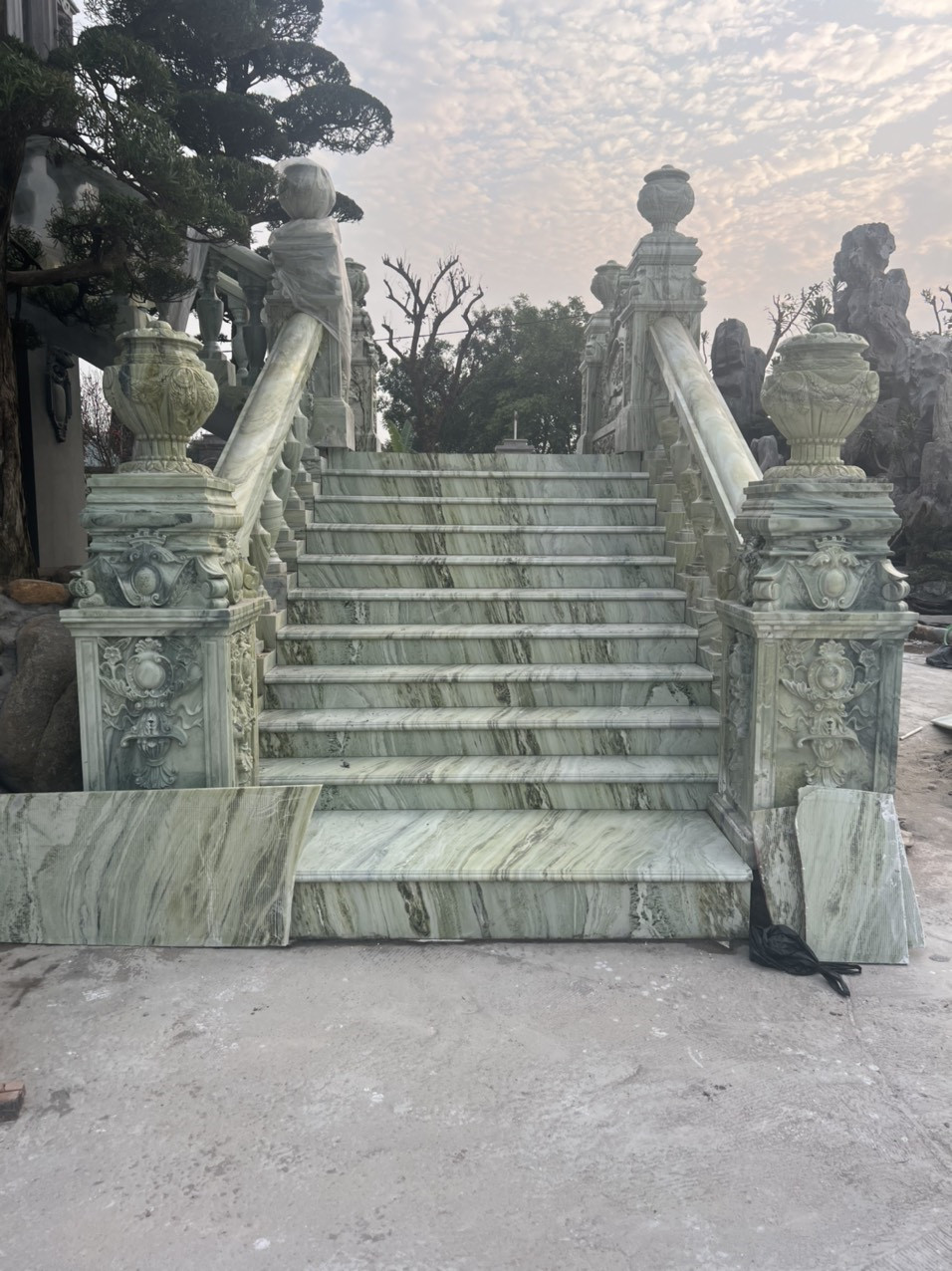 Cầu thang đá xanh Yên Bái