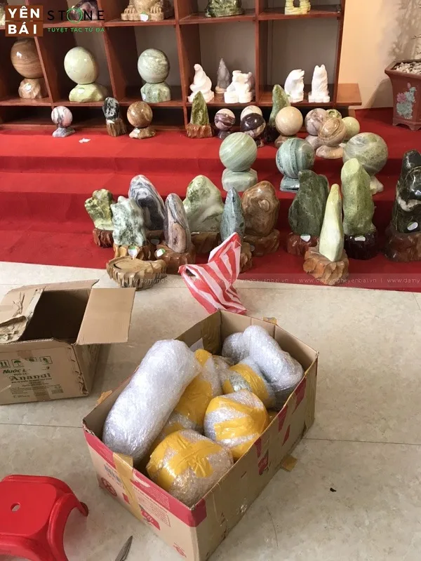 Cây phong thủy bằng đá Yên Bái