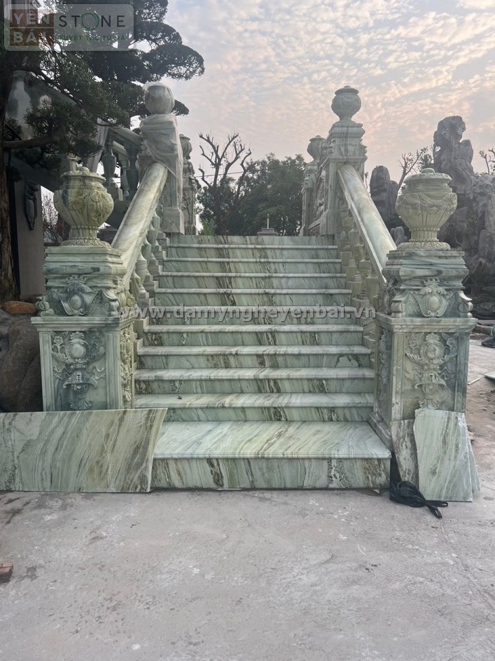 Cầu thang đá cẩm thạch Yên Bái