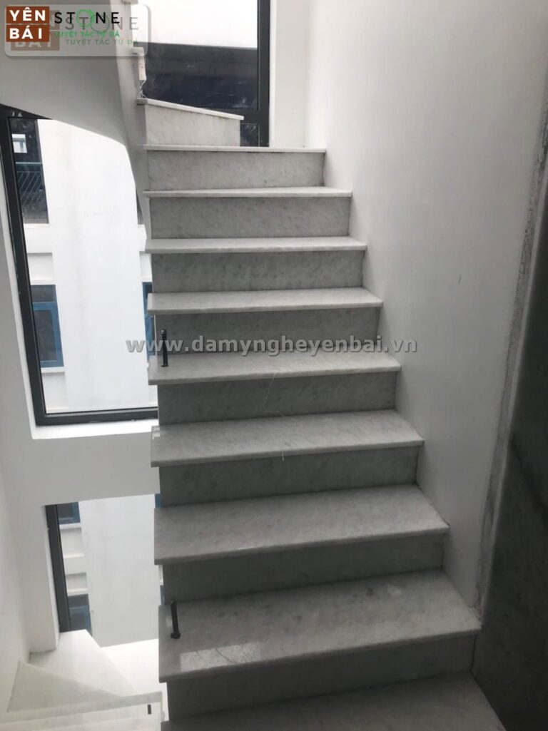 Cầu thang đá trắng vân mây Yên Bái