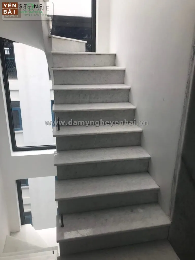 Cầu thang đá trắng vân mây Yên Bái