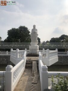 Lan can lăng mộ đá