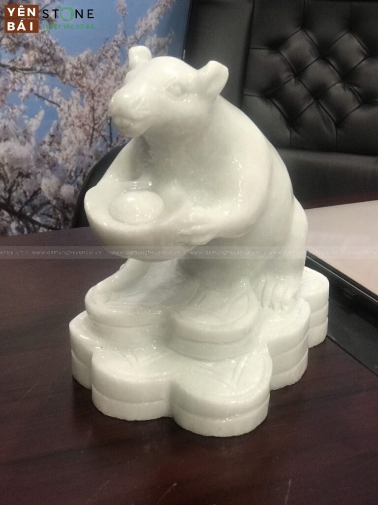 Tượng con chuột đá Yên Bái
