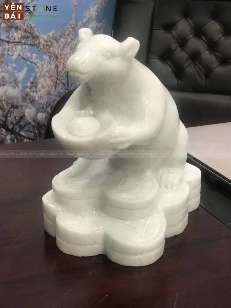 Tượng con chuột đá Yên Bái