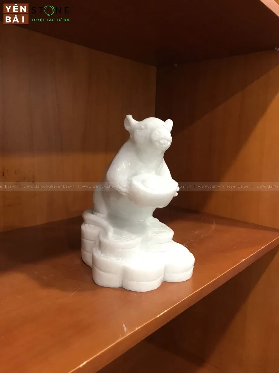 Tượng con chuột đá Yên Bái