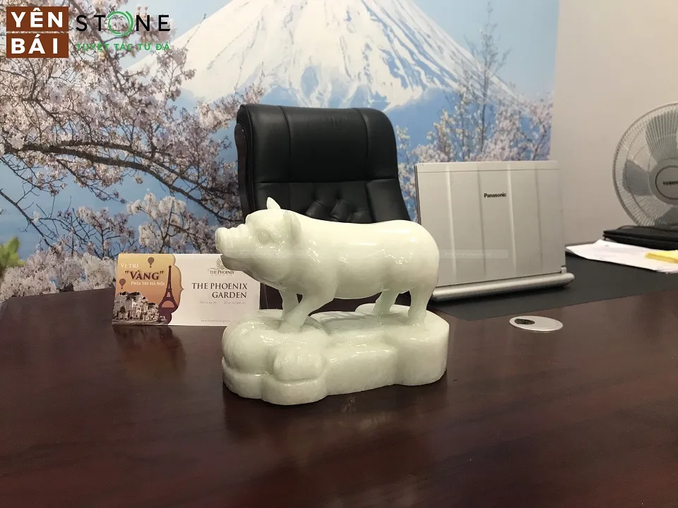 Tượng con lợn đá Yên Bái