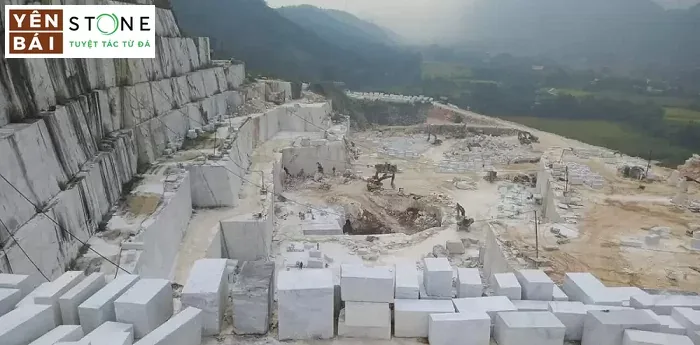 Quá trình khai thác và xẻ đá khối Yên Bái mà bạn nên biết — Yên Bái Stone