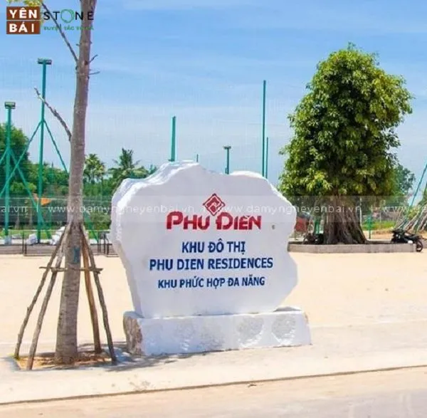 Vì sao nên chọn làm bảng hiệu đá tự nhiên? Nơi cung cấp biển hiệu đá uy tín nhất. — Yên Bái Stone