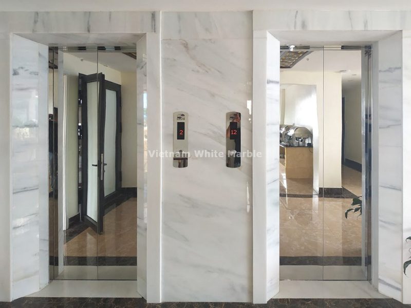 Ốp tường thang máy bằng đá slab