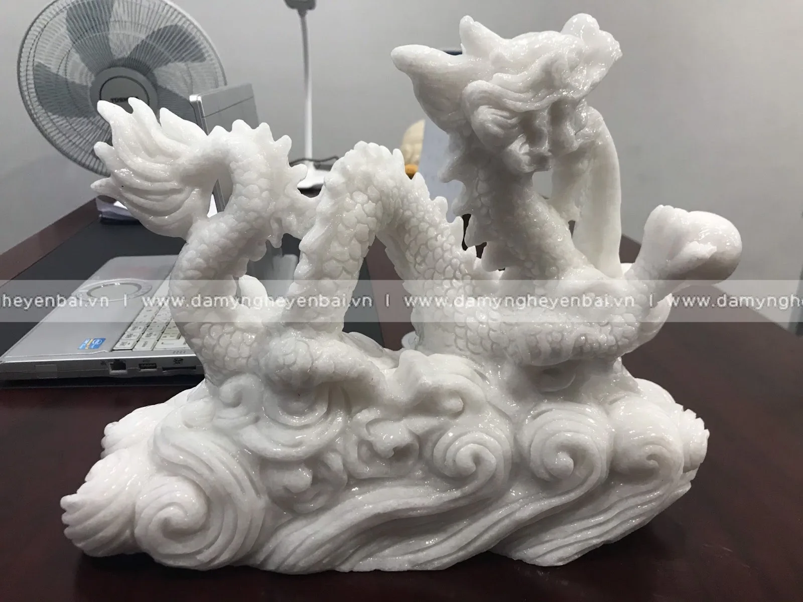 Con giáp làm từ đá trắng tự nhiên được sử dụng rất phổ biến