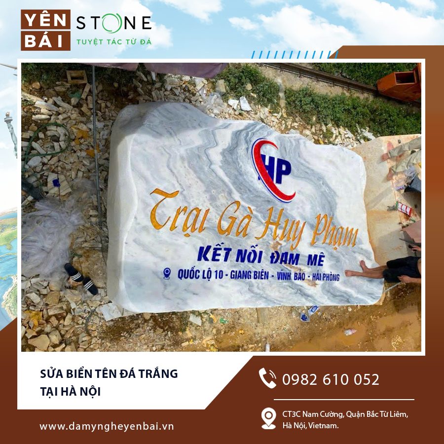 Sơn lại chữ khắc trên biển tên đá trắng để làm nổi bật nội dung. Sơn lại chữ khắc trên biển tên đá trắng để làm nổi bật nội dung.