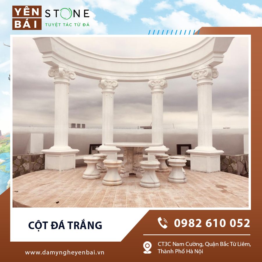 Hình ảnh cận cảnh cột đá trắng với họa tiết chạm khắc tỉ mỉ Hình ảnh cận cảnh cột đá trắng với họa tiết chạm khắc tỉ mỉ
