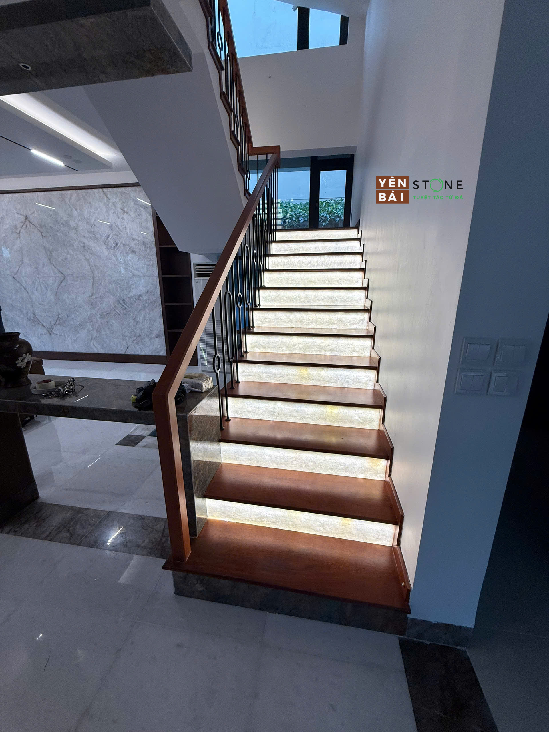 đá xuyên sáng trong kiến trúc xây dựng