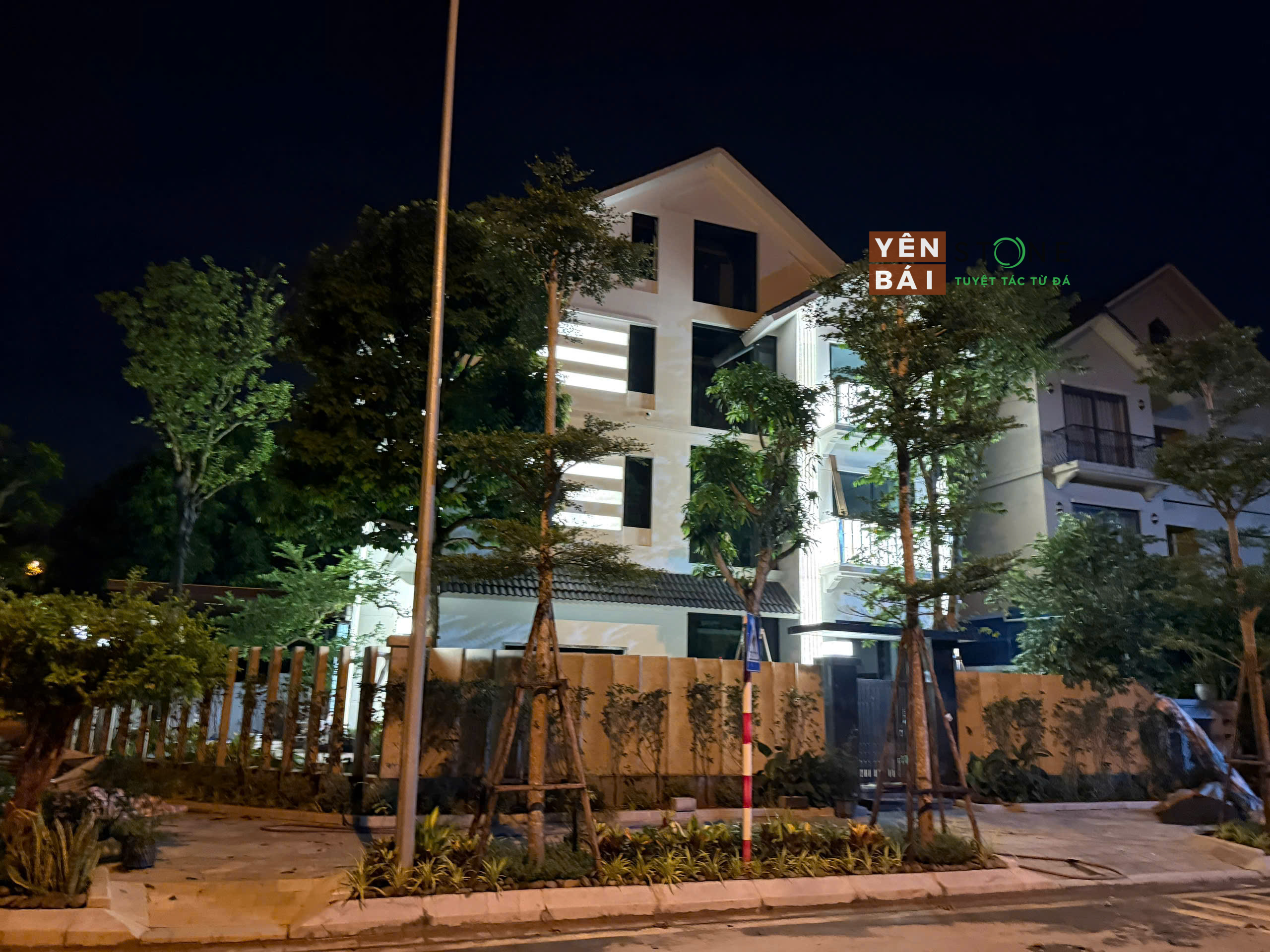 đá xuyên sáng trong kiến trúc xây dựng