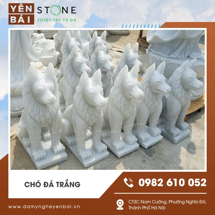 Cận cảnh chó đá trắng nguyên khối với hoa văn sắc nét Cận cảnh chó đá trắng nguyên khối với hoa văn sắc nét