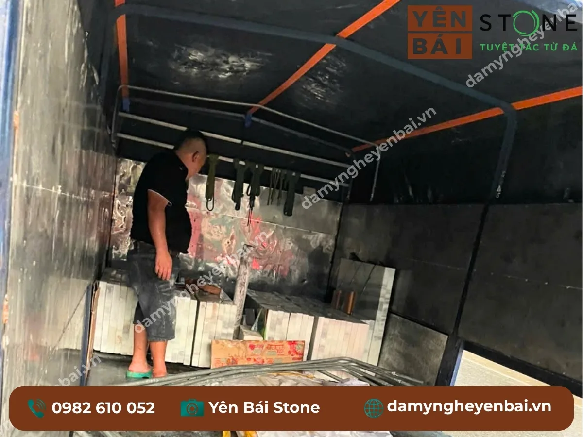 giao và lắp đặt tượng Phật đá trắng toàn quốc Yên Bái Stone